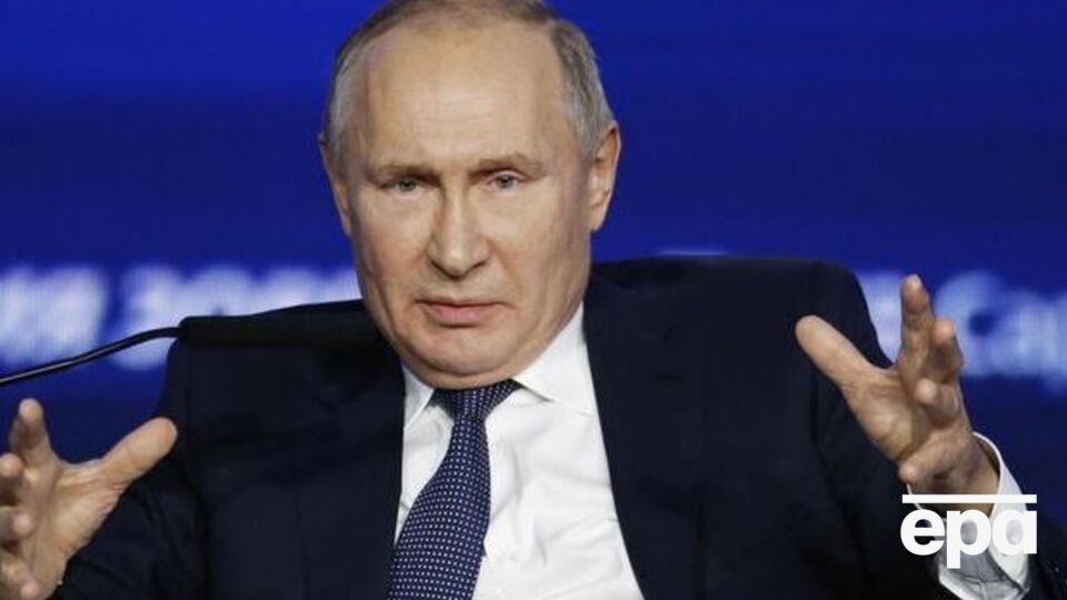 Вдовам погибших Путин сказал, что их близкие "прожили свою жизнь достойно"