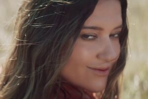 В ролике певица исполнила главную роль