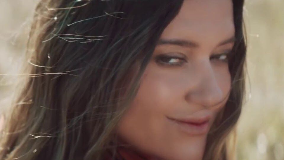 В ролике певица исполнила главную роль