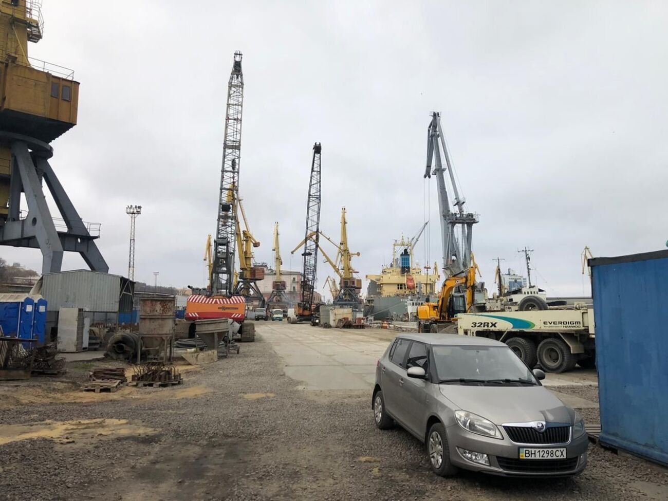 У морпорту Одеси провели обшуки