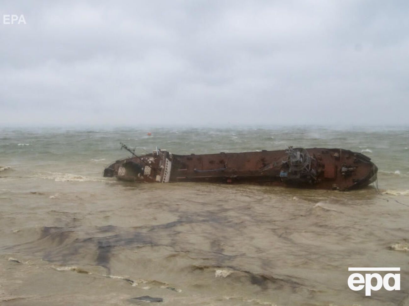 Во время аварии Delfi произошел разлив нефтепродуктов