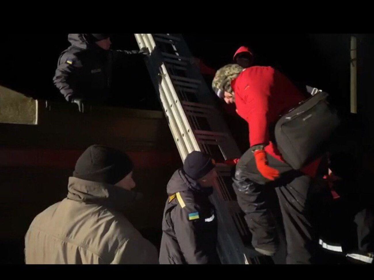Для евакуації громадян заздалегідь привезли спецтехніку