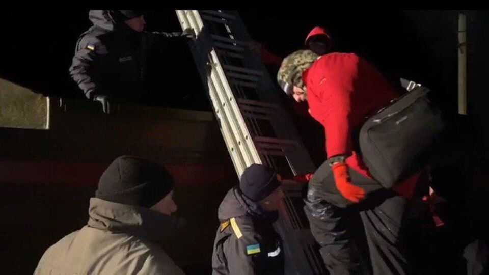 Для евакуації громадян заздалегідь привезли спецтехніку