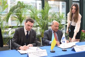Гончарук (зліва): Через три роки траса Київ – Одеса стане першим автобаном європейського рівня