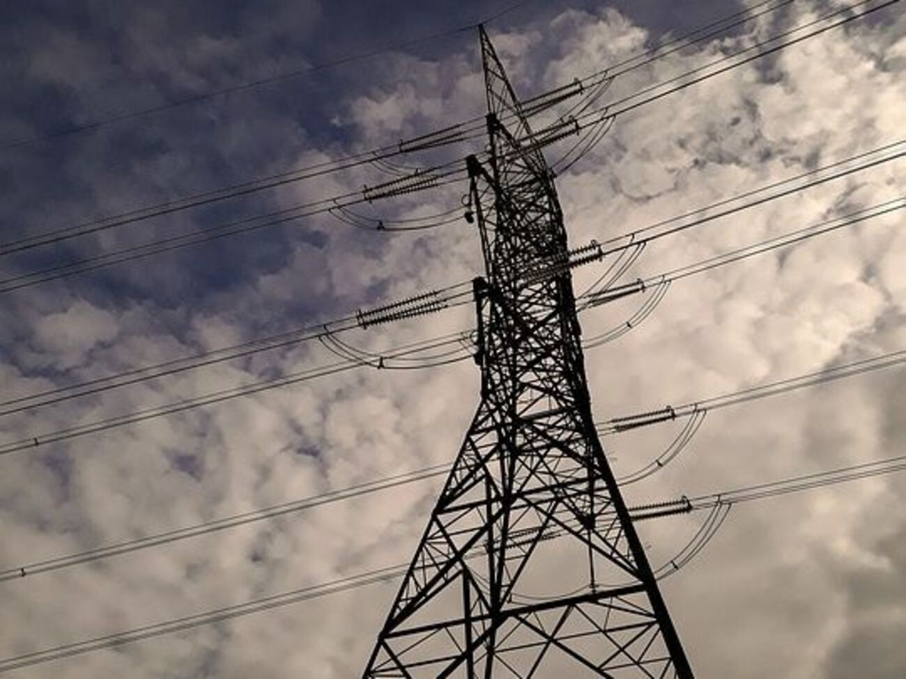 Мужчина отказывался слезать с опоры более девяти часов