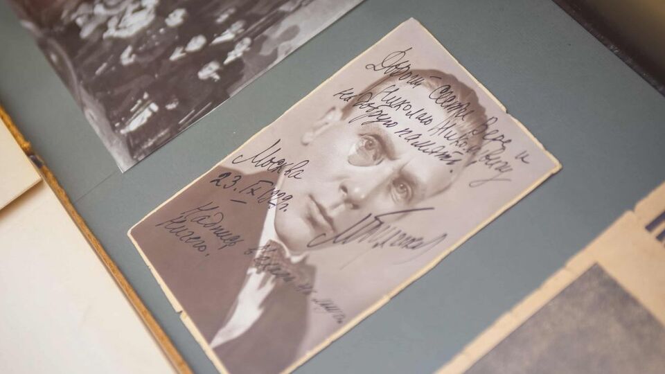 У будинку Булгакова на Андріївському узвозі відкрили виставку