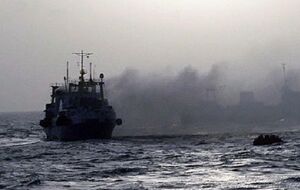 На борту траулера во время пожара находилось 90 человек