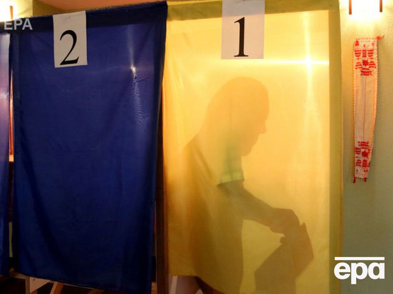 Парламентські вибори в Україні проводили за змішаною системою