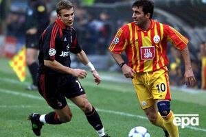 Шевченко (слева) перешел в "Милан" в 1999 году