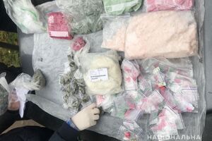 Правоохранители провели около 100 обысков