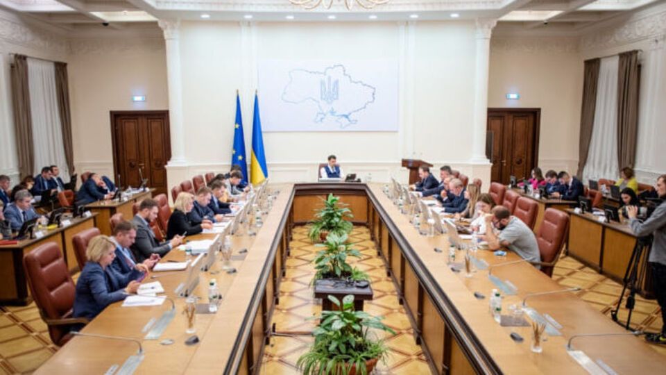 В Кабмине объяснили задержку зарплат "неэффективным распределением государственных субвенций местными властями"
