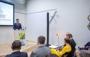 Зеленский: Мы понемногу боремся с коррупционерами, очень серьезно