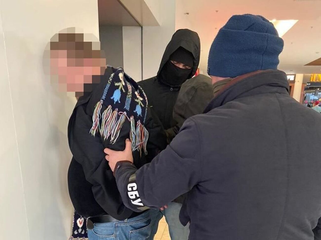 Чоловіків затримали в районі станції метро "Чернігівська"