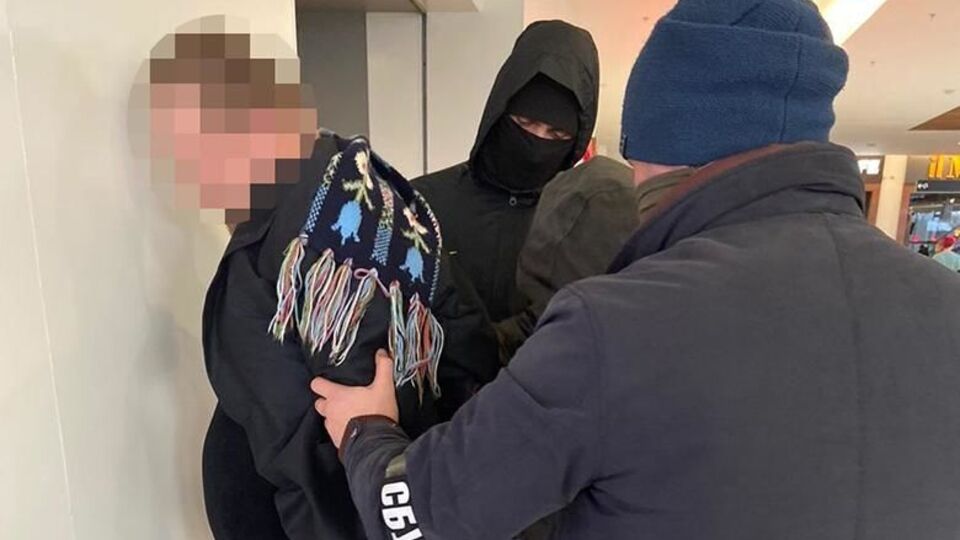 Чоловіків затримали в районі станції метро "Чернігівська"