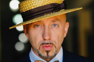 Поліграф Шарикoff: Є такий гумористичний жанр, друзі мої, називається пародія. Кожен заробляє як може