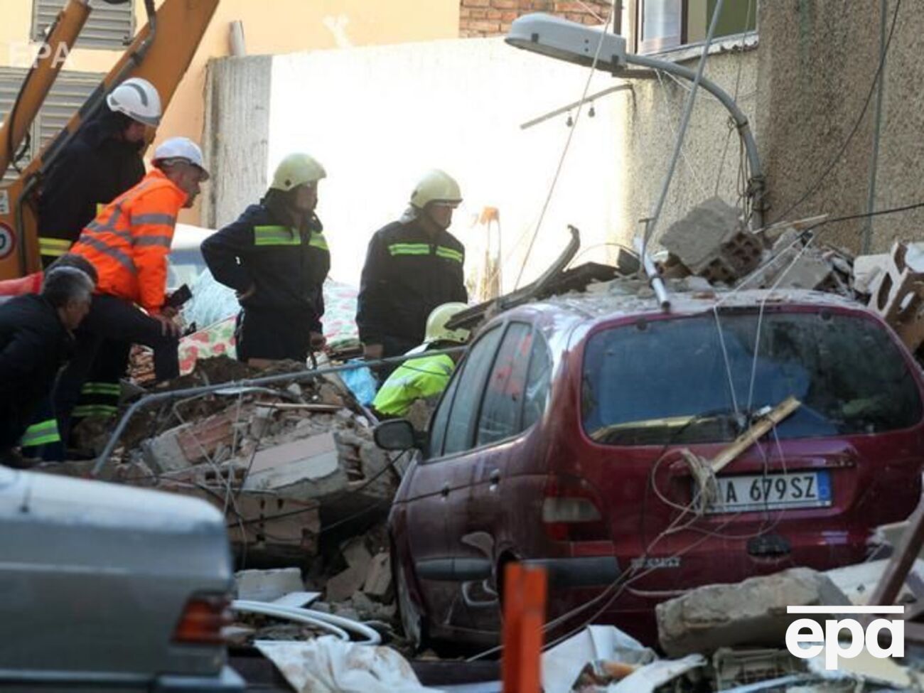 В результате землетрясения пострадало около 650 человек