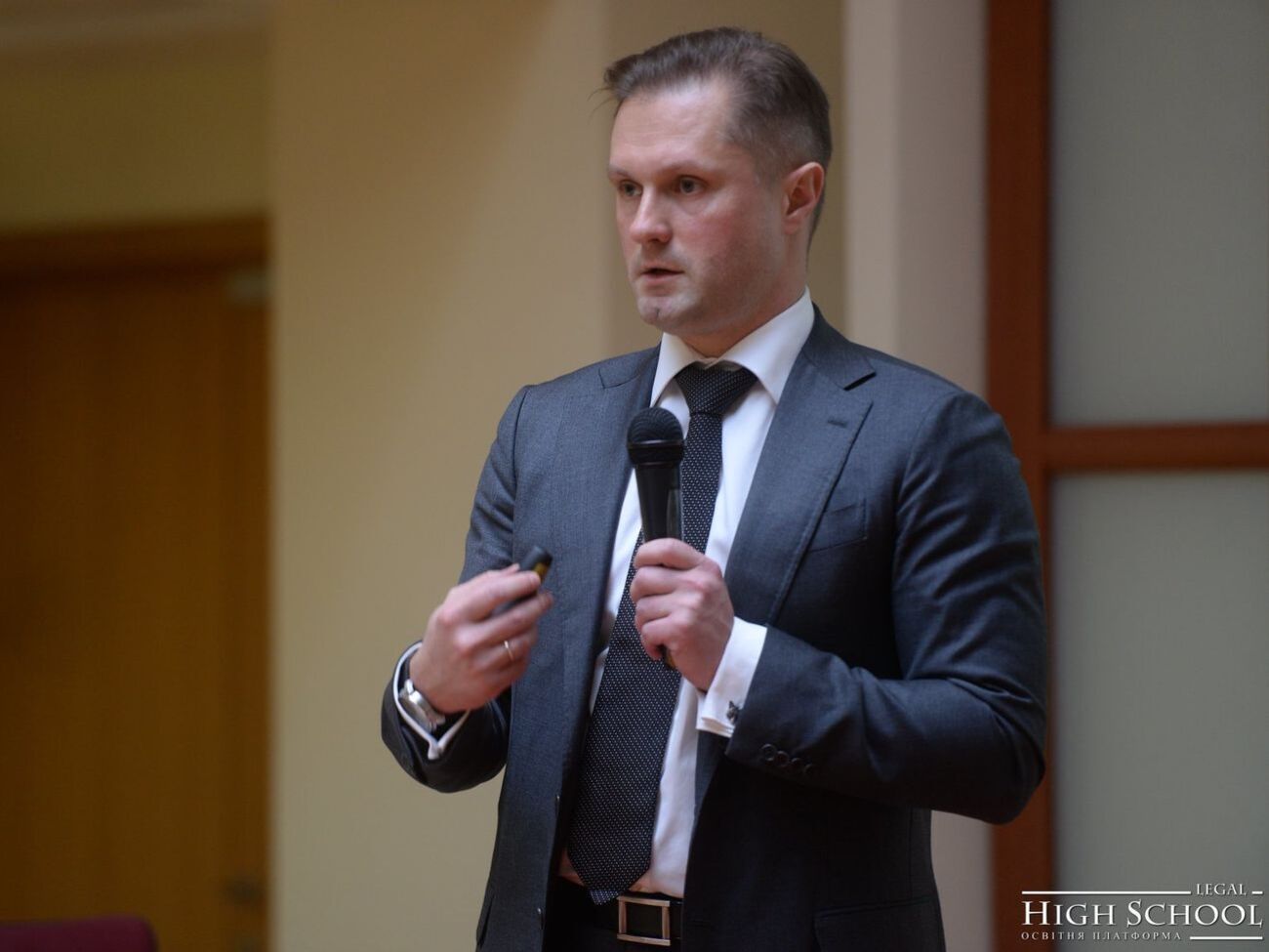 Тільки у другій половині 2019 року почалася реальна робота АМКУ, і така активність може бути пов'язаною з побоюванням голови комітету залишитися без крісла, вважає авторка