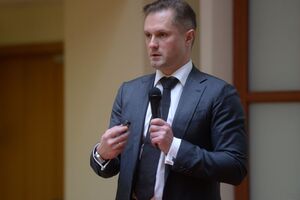 Тільки у другій половині 2019 року почалася реальна робота АМКУ, і така активність може бути пов'язаною з побоюванням голови комітету залишитися без крісла, вважає авторка