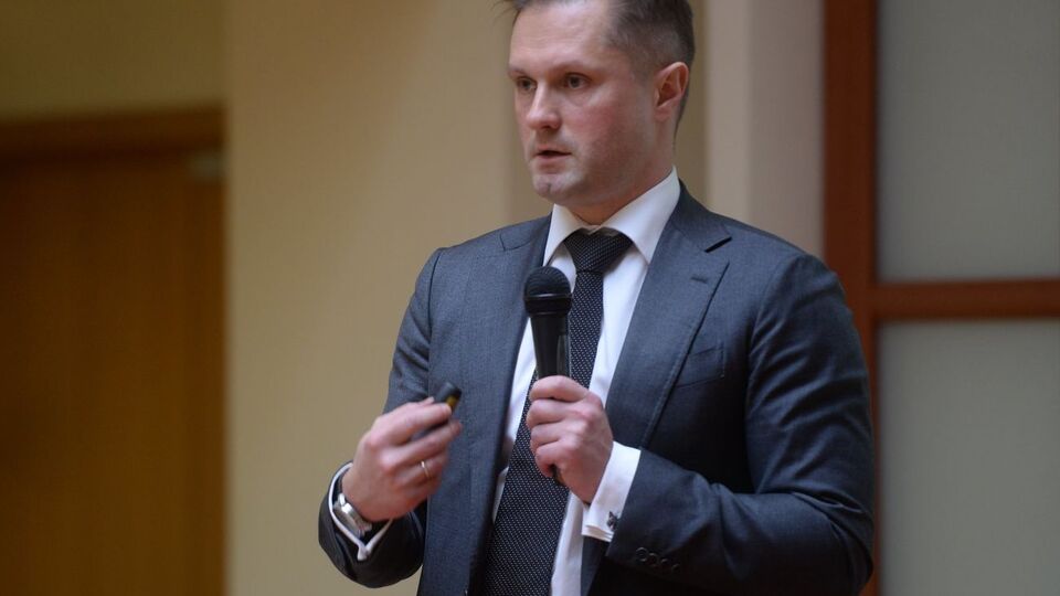Только во второй половине 2019 года началась реальная работа АМКУ, и такая активность может быть связана с опасением главы комитета остаться без кресла, считает автор