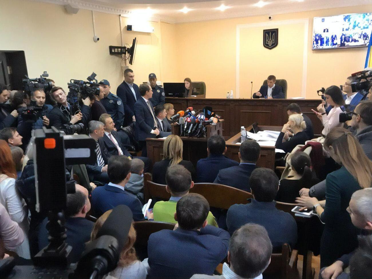 Колишні й чинні нардепи хочуть узяти Садового на поруки