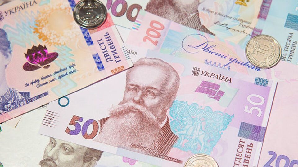 Курс гривні вперше із січня 2016 року закріпився на позначці нижче від 24 грн/$