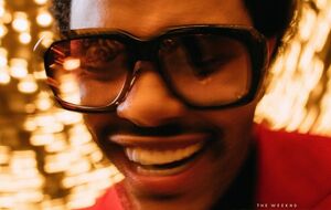 Трек супроводили знімком The Weeknd