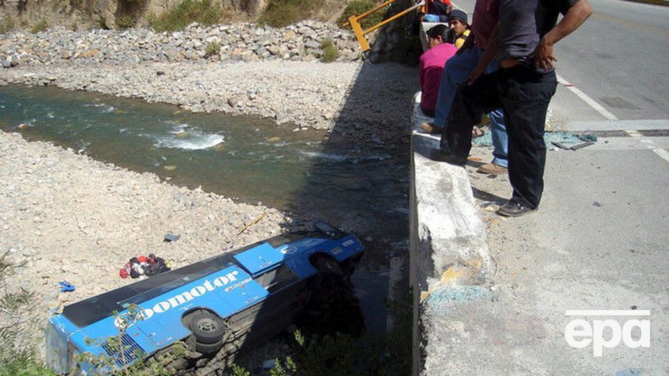 Автобус упал с высоты 50 м