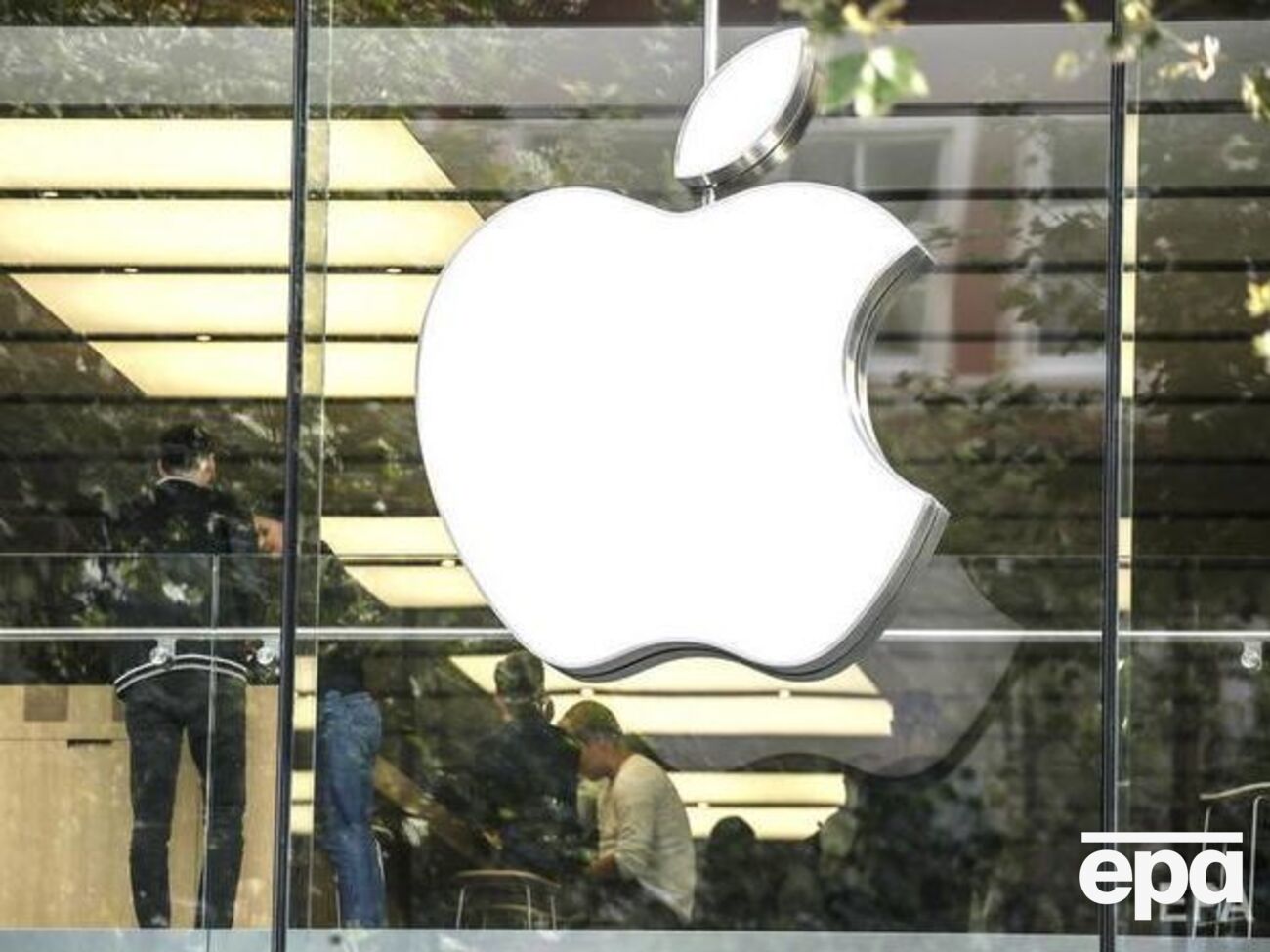 На материковой части Украины и в Крыму Севастополь, Симферополь и другие города не отображаются ни частью Украины, ни России