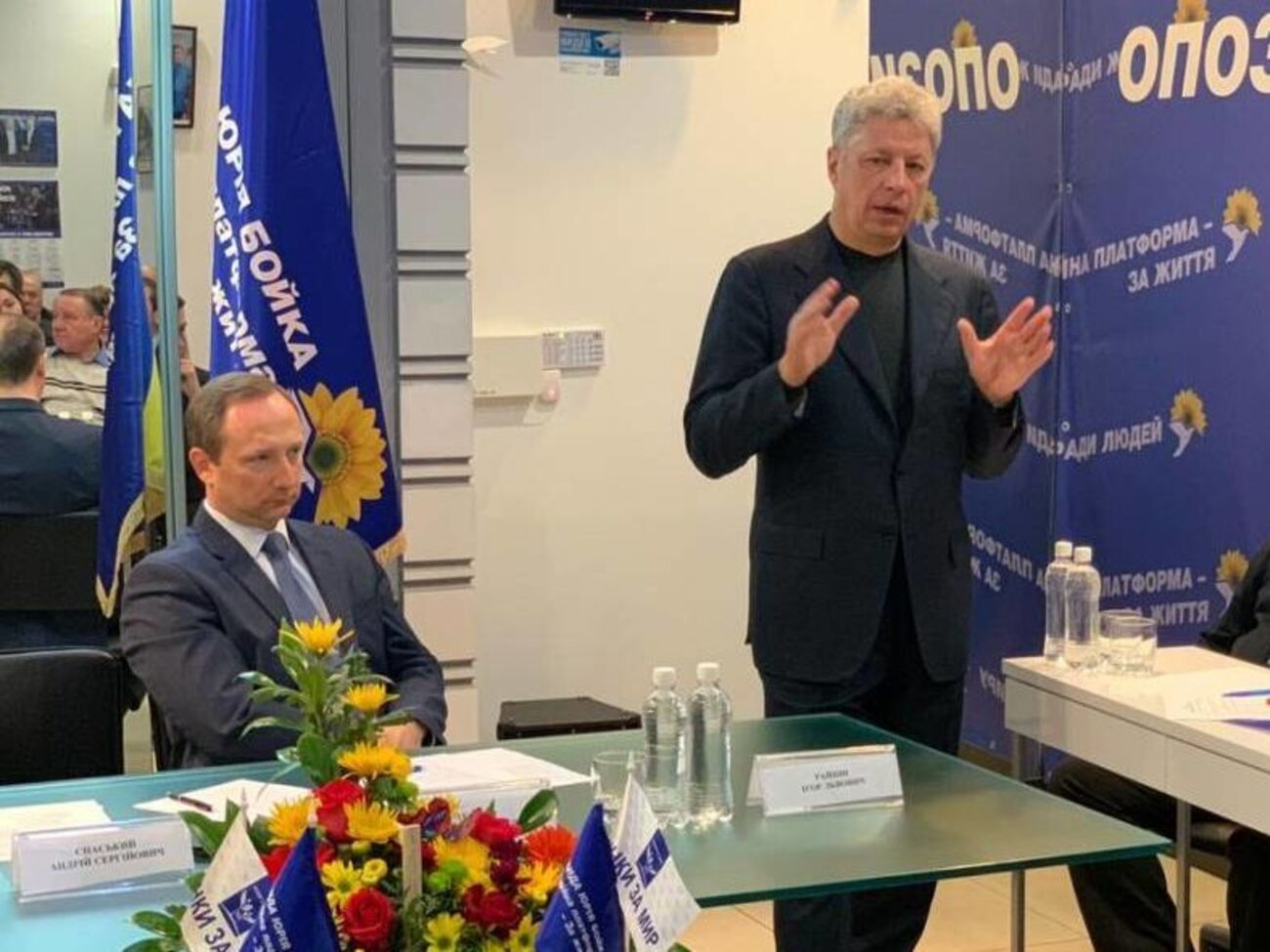 Райнін (на фото ліворуч) раніше очолював адміністрацію президента Порошенка