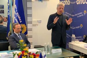 Райнін (на фото ліворуч) раніше очолював адміністрацію президента Порошенка