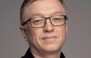 Козак: Выгоден ли нам низкий курс доллара? Для рядовых граждан вроде бы как выгоден. Но для экономики это минус