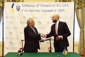 Угоду підписали Закіос (ліворуч) і Яневський