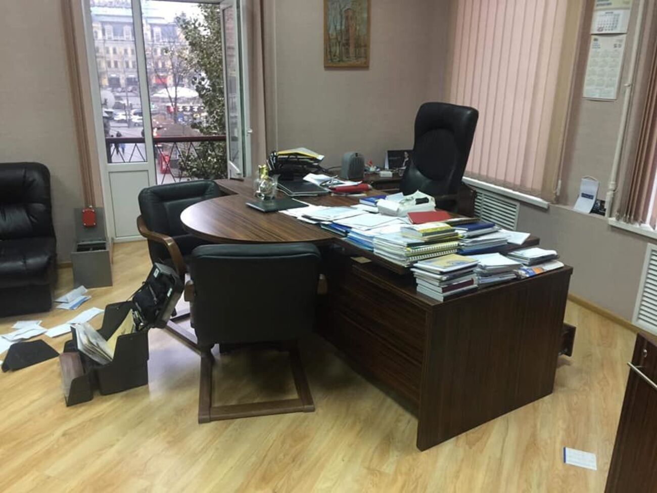 Томиленко сообщил, что кража произошла в его кабинете
