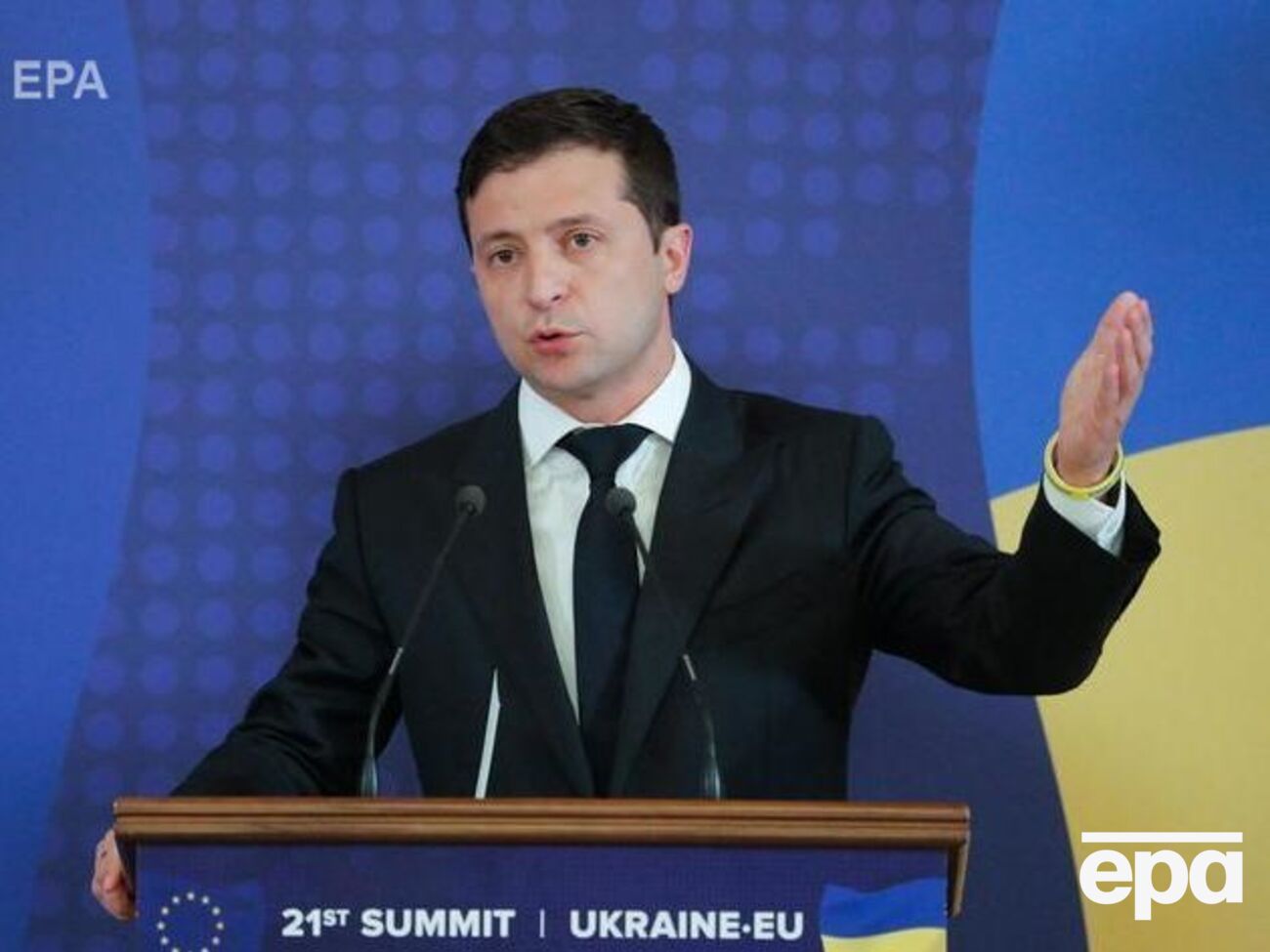 Повністю схвалює дії Зеленського 54% опитаних