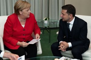 Зеленський провів телефонну розмову з Меркель 28 листопада