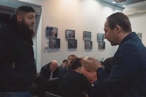 Активісти прийшли в офіс ОПЗЖ