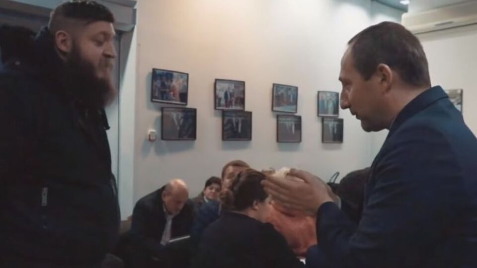 Активісти прийшли в офіс ОПЗЖ