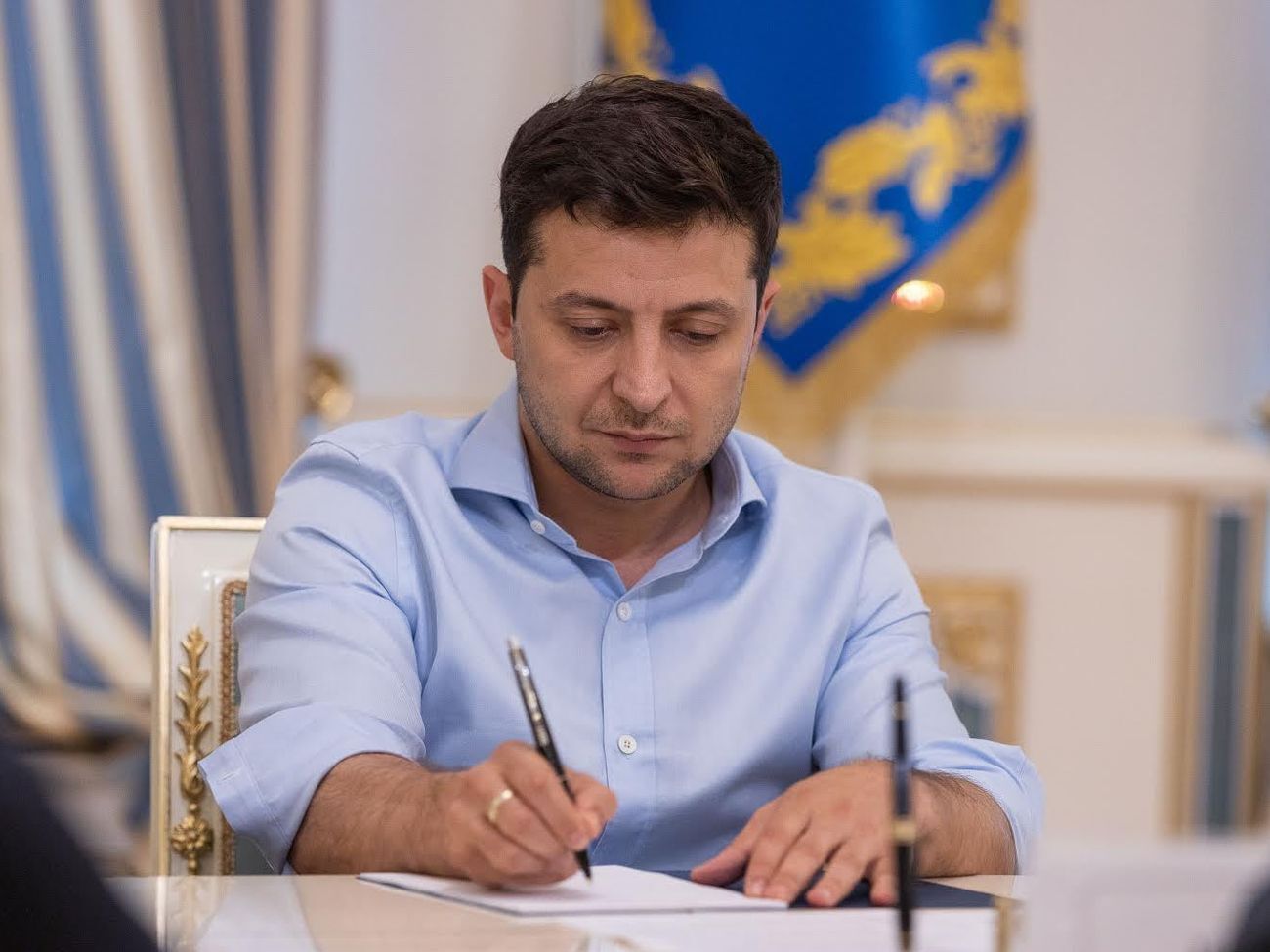 Президент подписал закон спустя месяц после принятия Радой