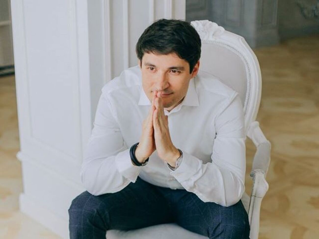 Щоб швидко розв′язати проблему падіння рейтингу, Зеленський може піти на всі поступки РФ задля ситуативного миру на сході або закрити Порошенка