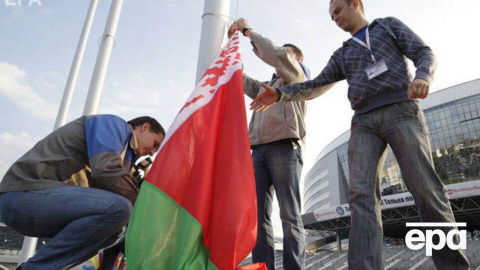 Беларусь подписала с РФ договор о создании Союзного государства в 1999 году