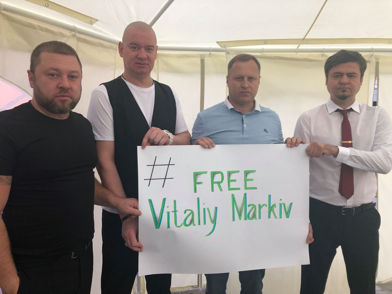 На фото Сопель второй справа