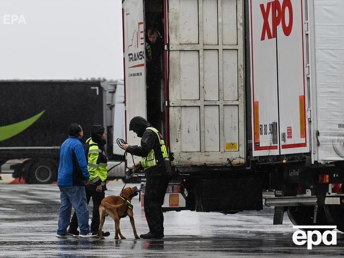 Мигрантов нашли в грузовике