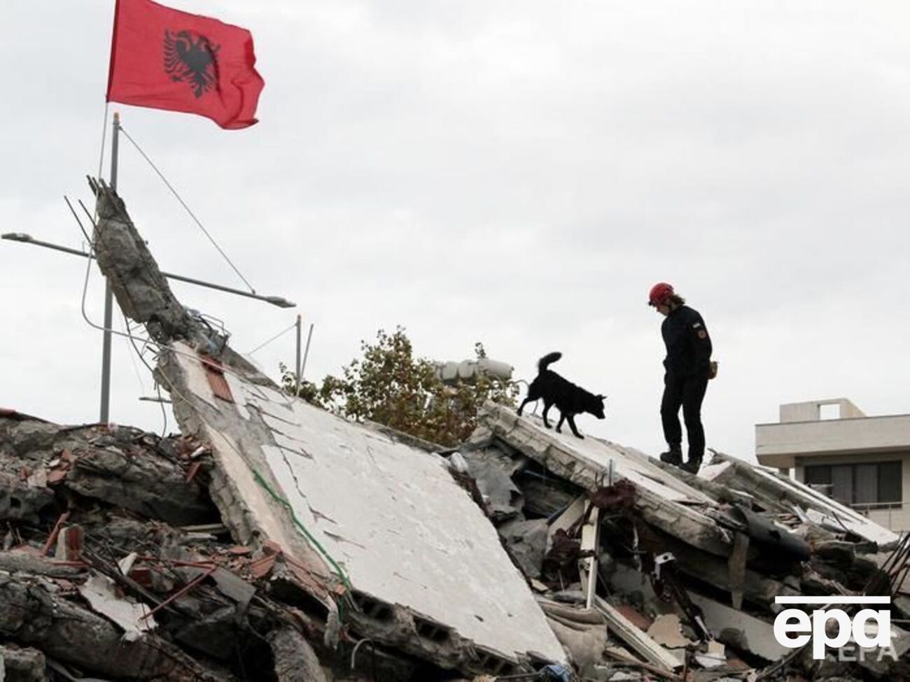 Из-за землетрясения в Албании по меньшей мере 4000 человек остались без крыши над головой