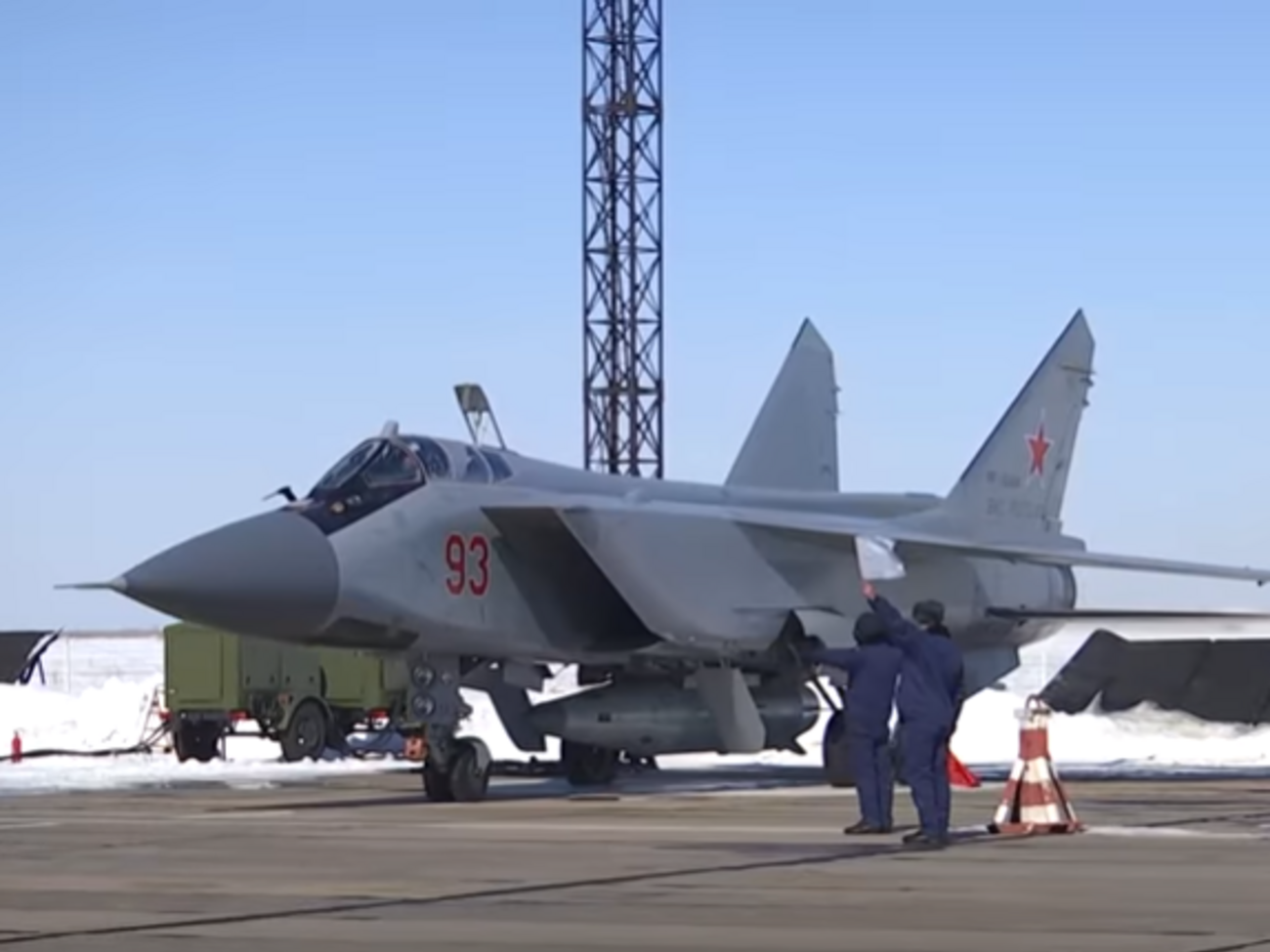 "Кинжал"&nbsp;&ndash;&nbsp;новейший российский авиакомплекс, в&nbsp;состав которого входит самолет-носитель МиГ-31К и&nbsp;гиперзвуковая ракета