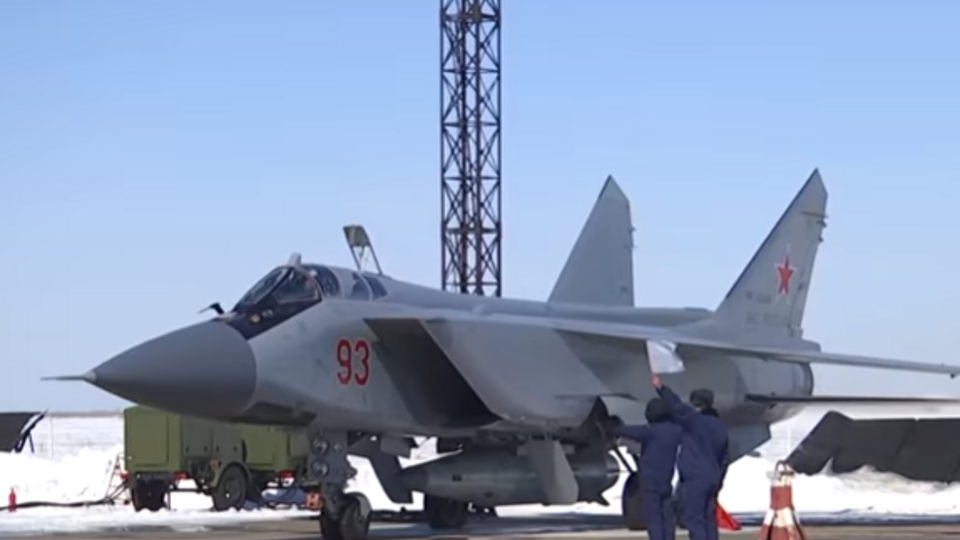 "Кинджал" – новітній російський авіакомплекс, до складу якого входять літак-носій МіГ-31К і гіперзвукова ракета