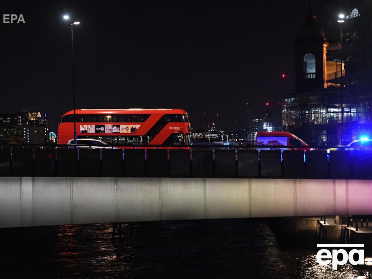 В результате теракта на мосту двое человек погибли, трое ранены