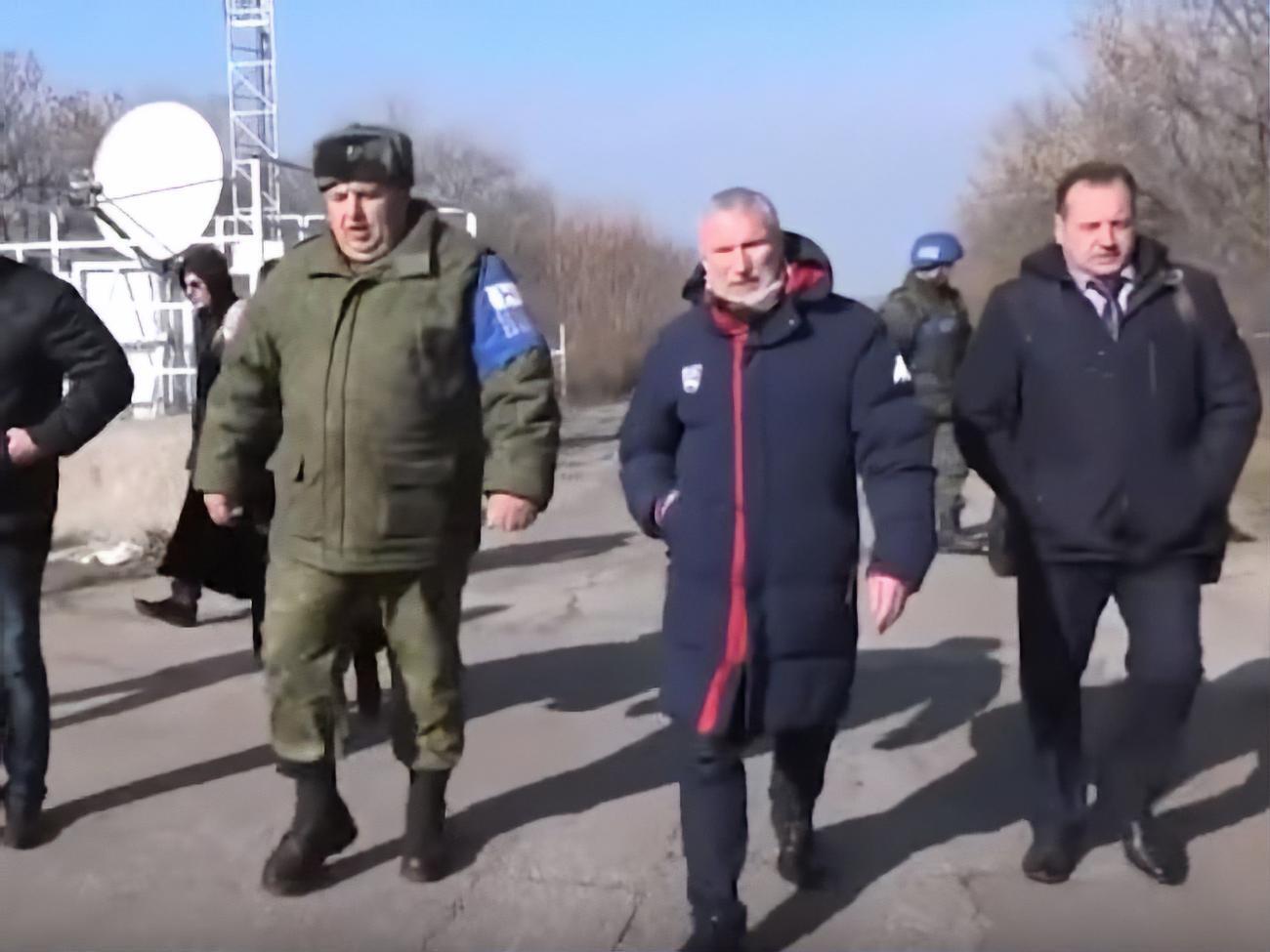 Депутата сопровождали боевики и представители специальной мониторинговой миссии ОБСЕ