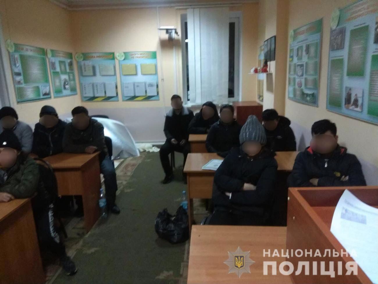 Полиция: Группу иностранцев сопровождал 36-летний житель Берегово