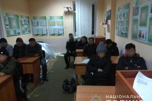 Поліція: Групу іноземців супроводжував 36-річний житель Берегового