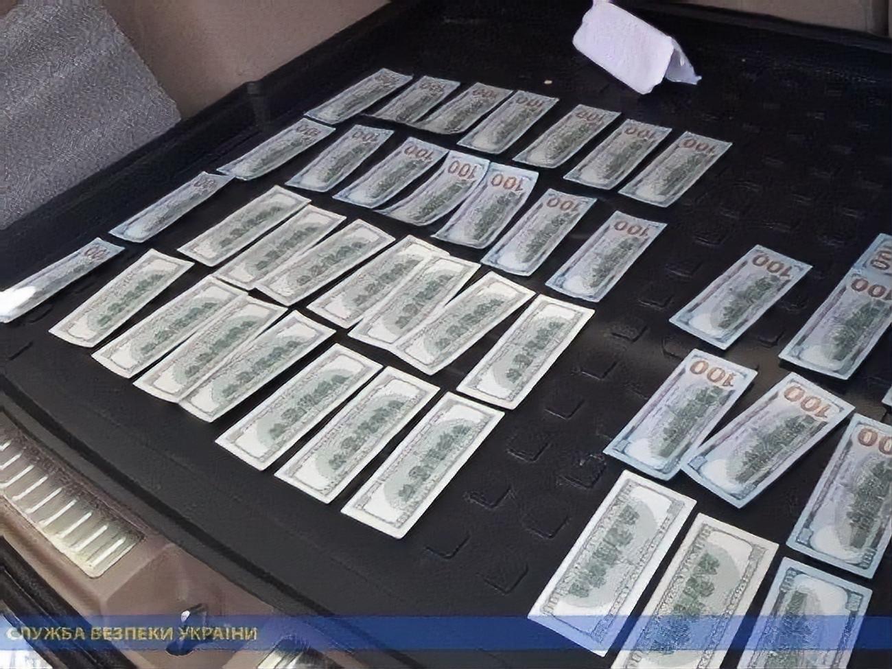 Фігурантів справи затримали під час передання підприємцям викраденого військового майна